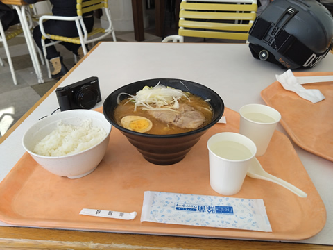 レストランで昼食