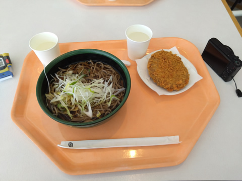 レストランで昼食
