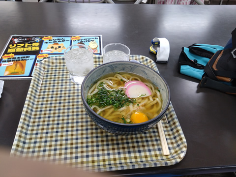早目の昼食・今日はうどんでした
