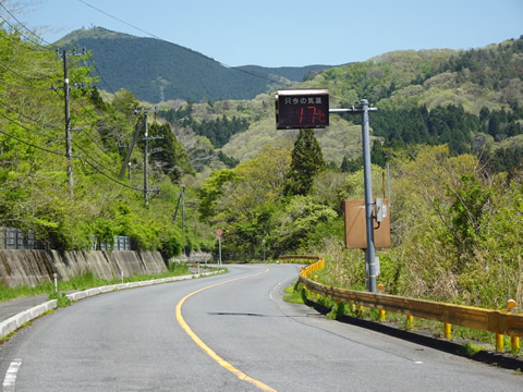 鹿野に向かう３１５号線は１７℃でした