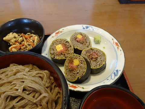 初めて食べたそば寿司です