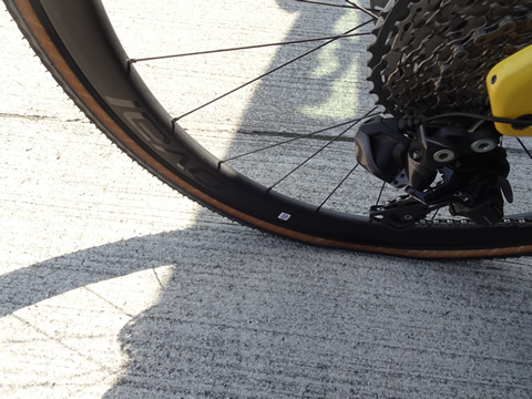 道の駅駐車場でパンクです