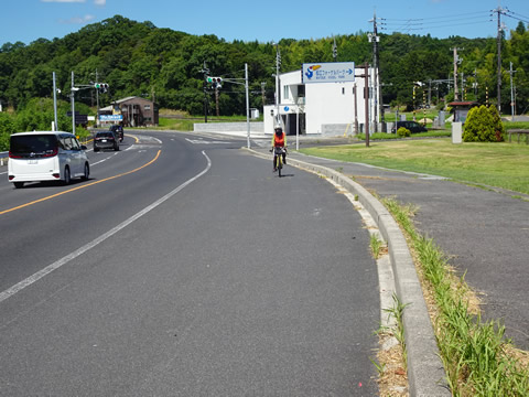 松江フォーゲルパークの横です