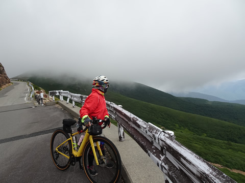 直ぐ上は雲です