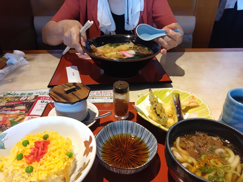 先々週のリベンジで今回もみほり峠で昼食でした