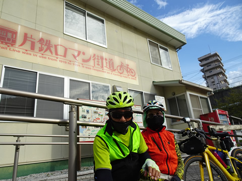 事務所前で記念撮影