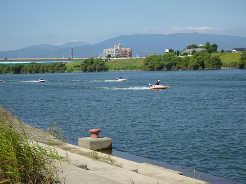 ボートレースの練習中