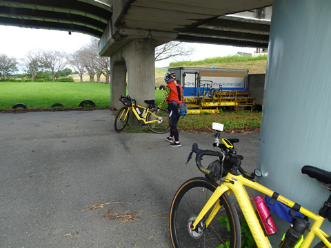 朝の休憩所で一休み