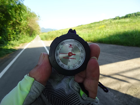 途中の橋の下で32度位でした