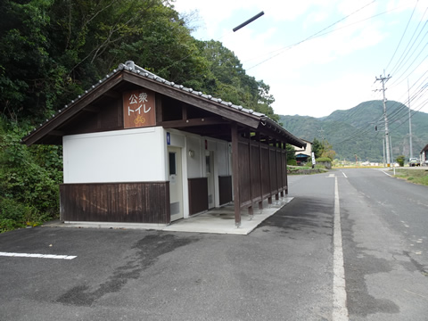 新しい公衆トイレが出来ていました