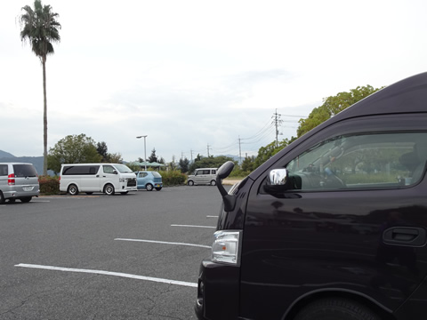 多々羅しまなみ公園の駐車場。今日は車が多いです