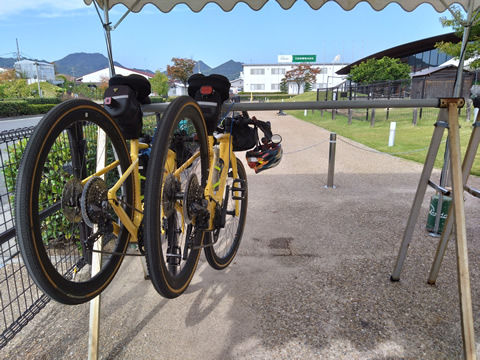 万田発酵の駐輪場