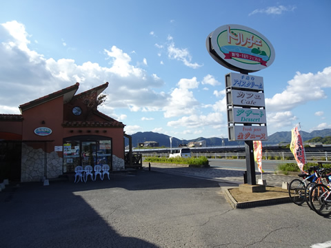 ドルチェの駐車場