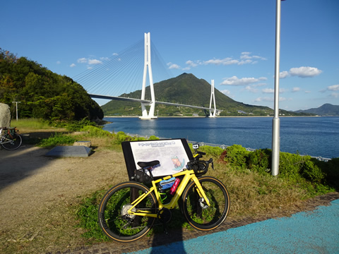 多々羅大橋をバックに