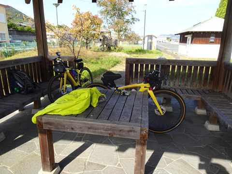 盛港隣の休憩所