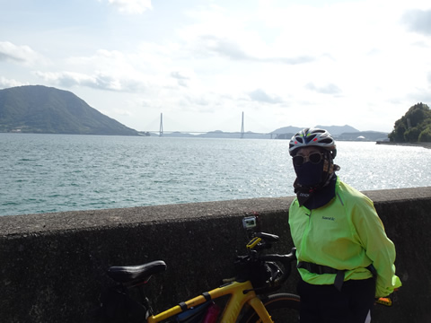 多々羅大橋をバックに