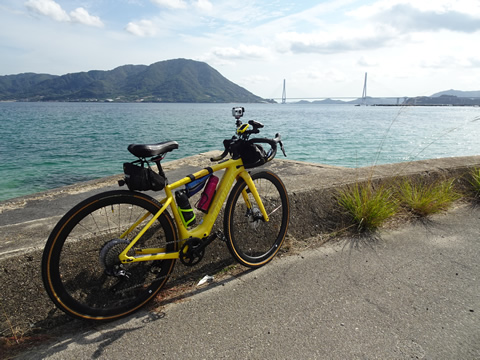 多々羅大橋をバックに