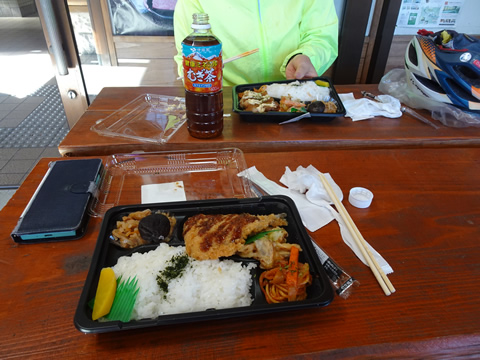 道の駅やまくにで昼食