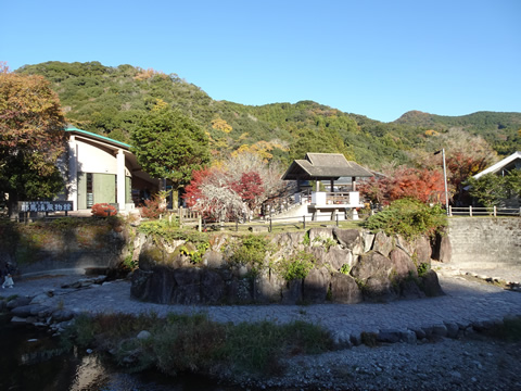 道の駅耶馬トピアを道路から