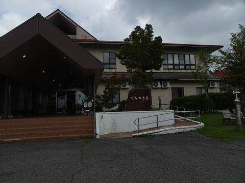 泊れるもみのき荘。受け付けはここでした