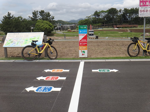 スタート地点を撮りました。ジョギングコースの距離が書いてあります