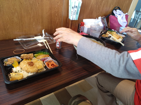 帰りに道の駅きららあじすの食堂で昼食でした