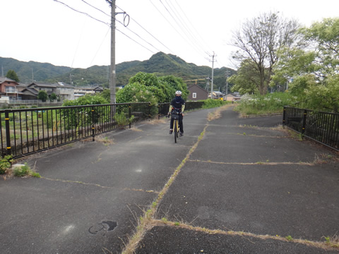 戸田手前の歩道