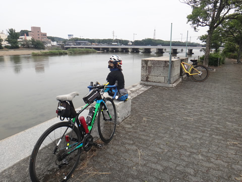 島田川の下流の休憩所
