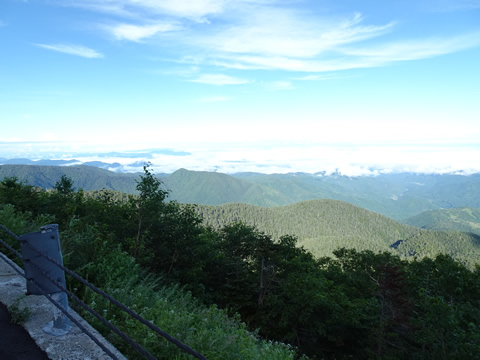 絶景ですが遠くは雲が有りました