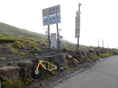 長野・岐阜県の県境に着きました。長野側です