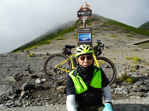 道路の最高地点です（2,716ｍ）