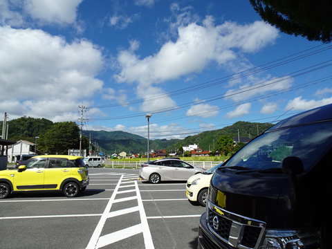 道の駅むいかいち温泉まで戻り柿の木村まで行きます