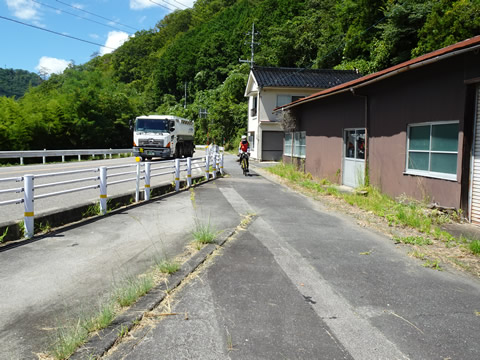 吉賀商店街に入る手前の交差点