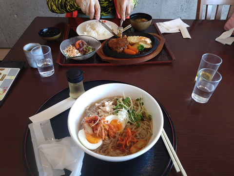 道の駅むいかいち温泉のレストランで遅い昼食です