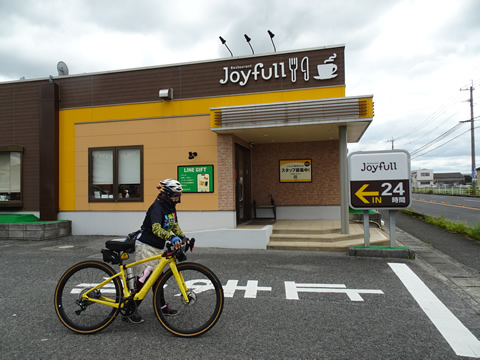 ジョイフルの駐車場