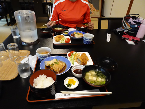 柿の木村の味処柿の里で昼食でした