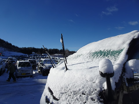 鷲ヶ岳スキー場の駐車場