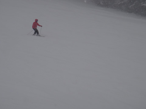 奥さんは新雪難しそうでした