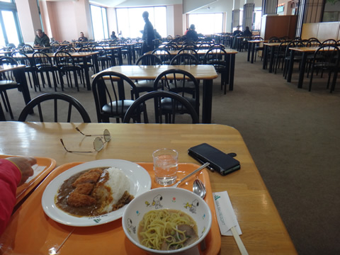 早目の昼食、人は少な目でした