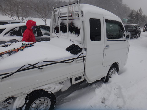 帰りの車は５－６ｃｍ積もりました