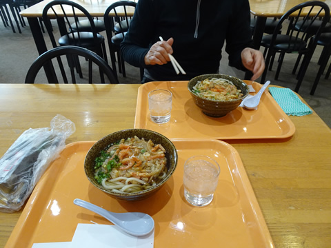 昼は食事券付きのリフト券で食べました　