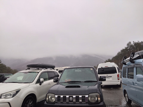 雨は中々止みません