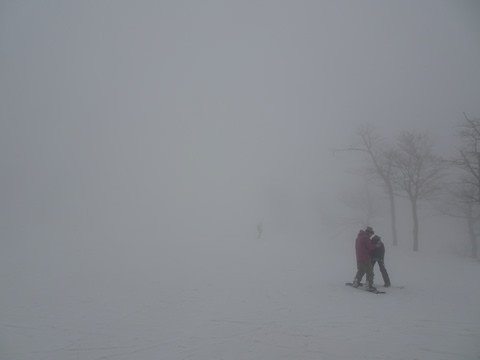 レストランの横から上はガスで見えませんでした