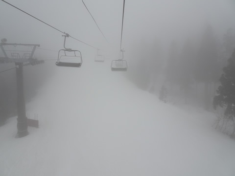 リフトからでも視界不良です