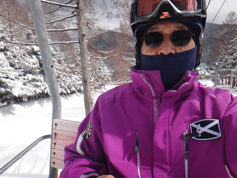 リフト沿いの木々に雪が積もっていました