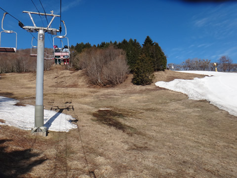 立山トップへ行くリフト下